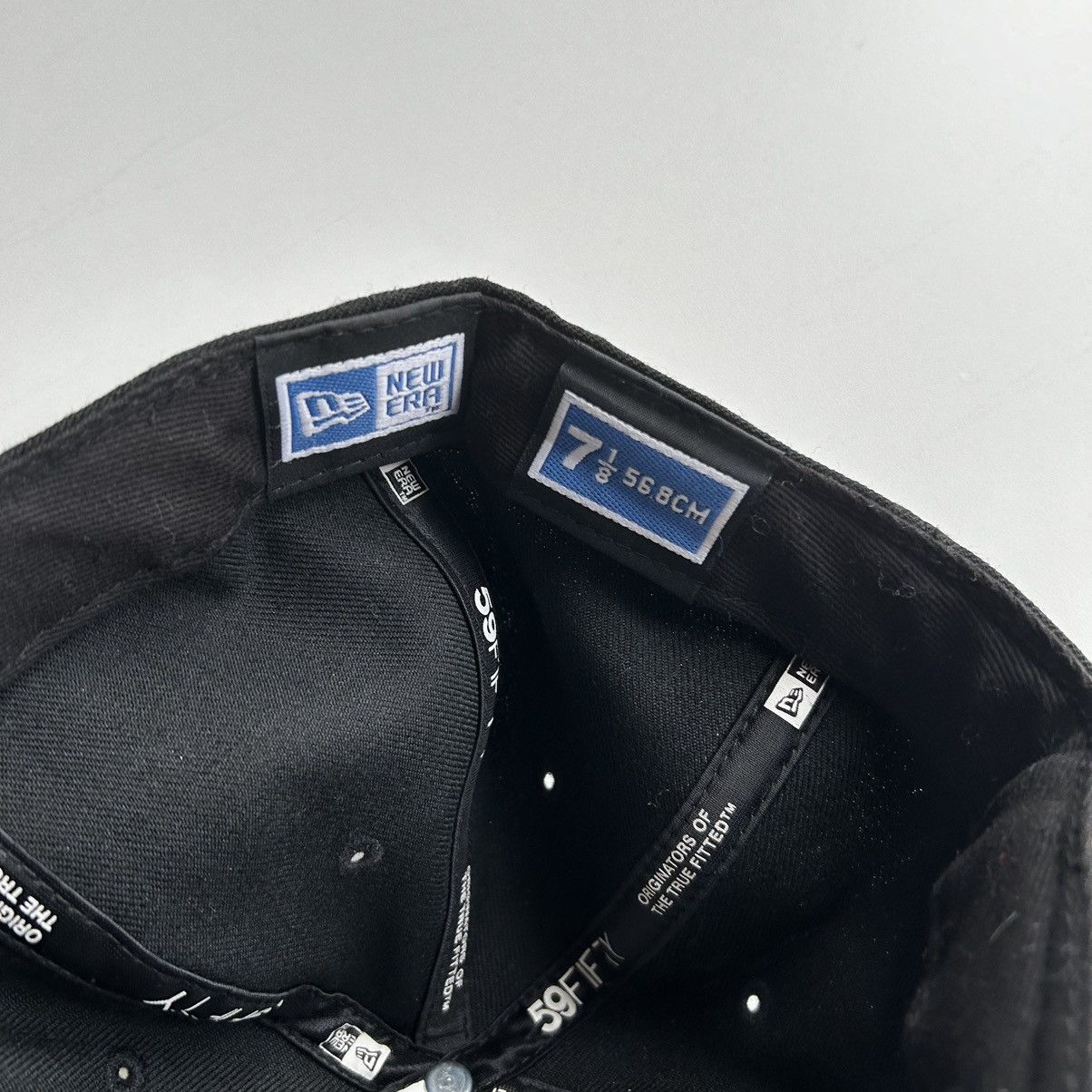 New Era Vintage 2000s Big Black Embroidered New Era Fitted Hat 7 1/8 Size ONE SIZE - 4 Thumbnail