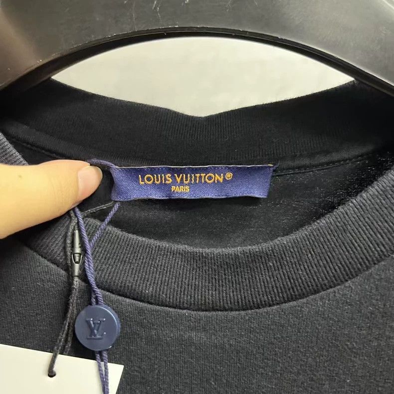 Louis Vuitton Louis Vuitton Black monogrammed Logo embroidered pullover Size US M / EU 48-50 / 2 - 2 Thumbnail
