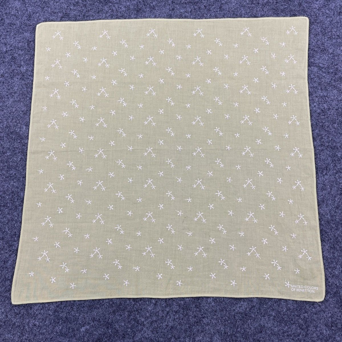 United Colors Of Benetton United Colors Of Benetton Handkerchief / Neckerchief B707 Size ONE SIZE - 1 Thumbnail
