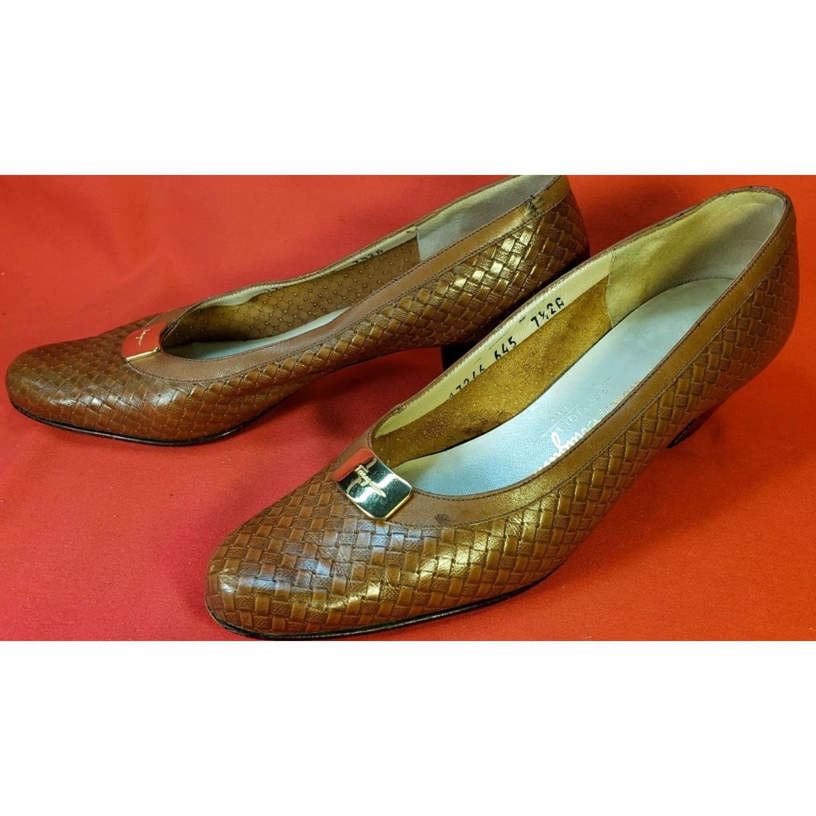 Salvatore Ferragamo Salvatore Ferragamo Pumps Women's Brown Leather Woven Pattern Kitten Heel 1.25" AA 7.5 US/38 EU 5.5 UK Size US 8 / IT 38 - 4 Thumbnail