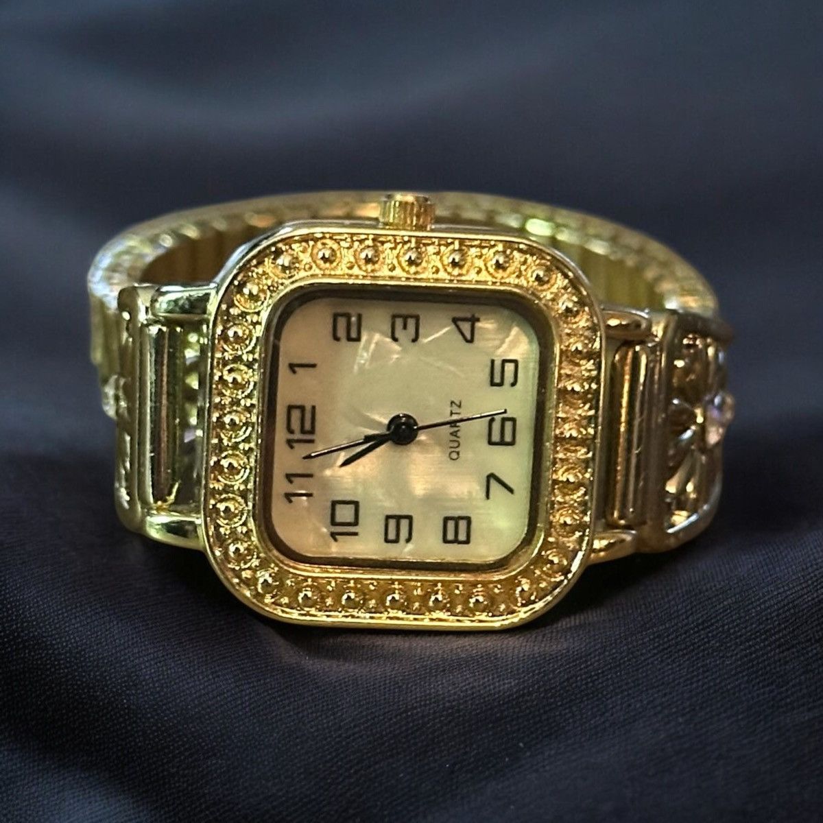 Gold Tone Flower Band Quartz Analog Watch, Women's
