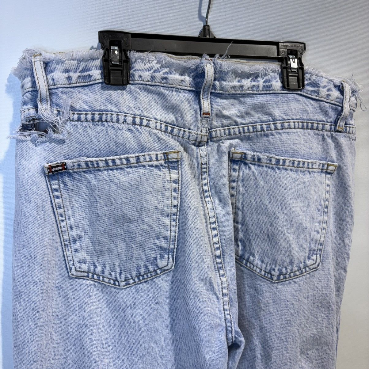Alice + Olivia ALICE+OLIVIA AMAZING HIGH RISE BOYFRIEND JEAN DISTRESSED -31 Size 31" - 7 Thumbnail