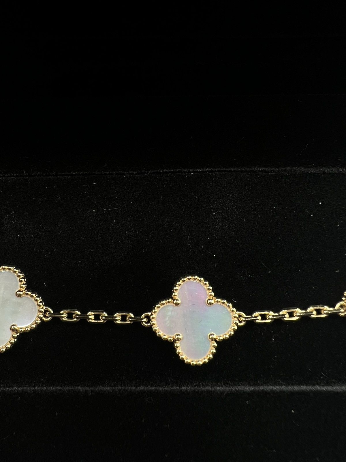 Van Cleef & Arpels Vintage Alhambra Mother of Pearl 18K 5 Motif bracelet Size ONE SIZE - 3 Thumbnail