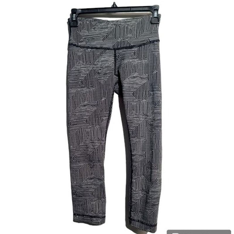 Lululemon Lululemon Wunder Under Crop Leggings Size 26" / US 2 / IT 38 - 1 Thumbnail