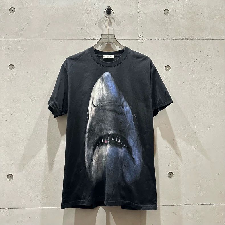 givenchy black shark logo short sleeve t-shirt-dmc - Main Image