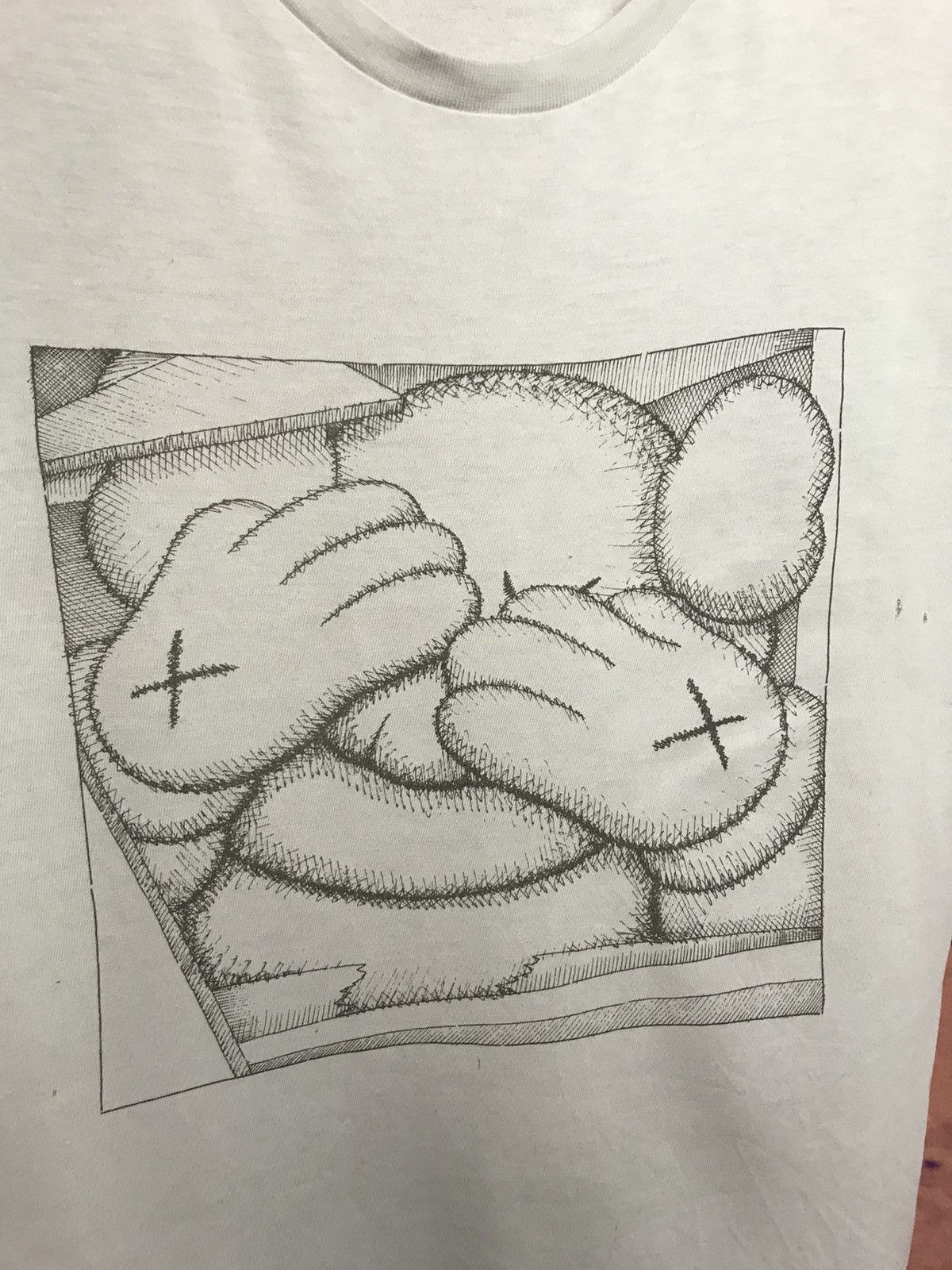 Kaws Kaws x Uniqlo luxury hype distressed tee Size US XL / EU 56 / 4 - 3 Thumbnail