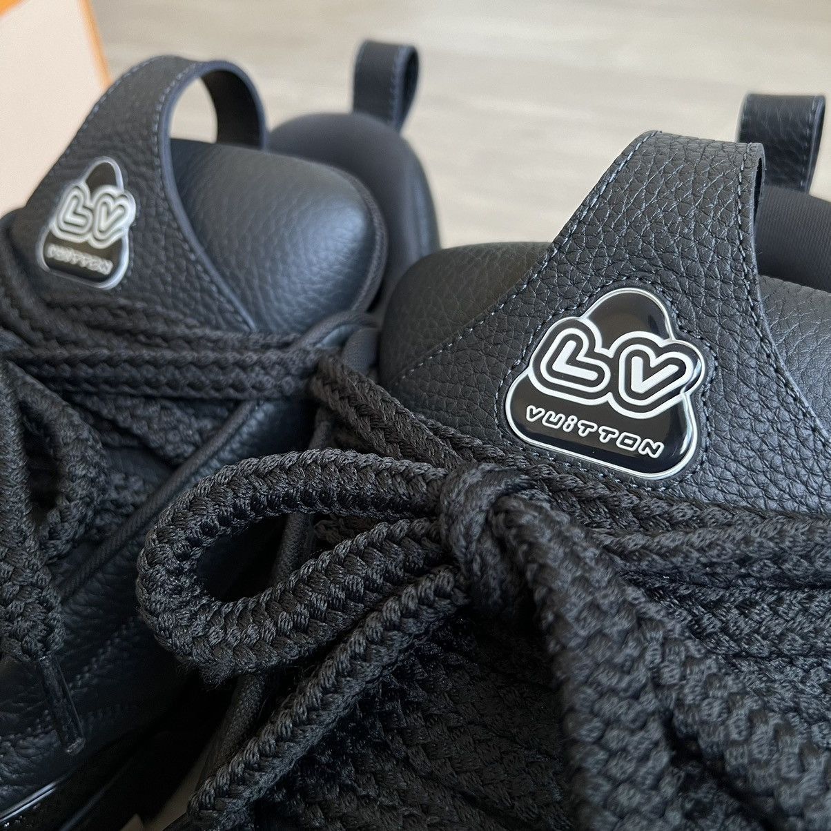 Louis Vuitton Louis Vuitton LV Skate Sneaker Size US 9 / EU 42 - 16 Thumbnail