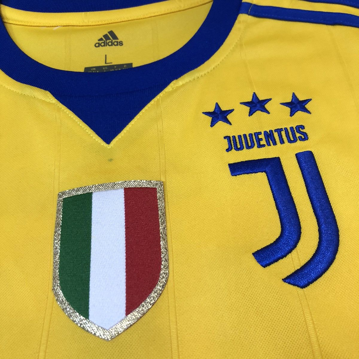 Adidas Juventus 17/18 away shirt #33 bernardeschi (youth size) Size US XXS / EU 40 - 5 Thumbnail