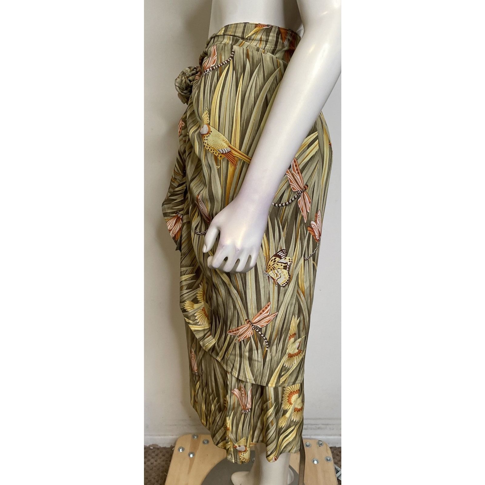 Salvatore Ferragamo Salvatore Ferragamo Wrap Skirt Womens L 10 12 44 Silk Birds Size 34" / US 12 / IT 48 - 4 Thumbnail
