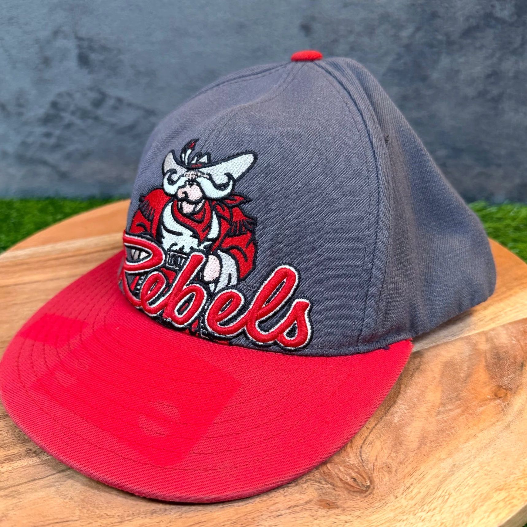 Top Of The World Top of the World UNLV Rebels Snapback Hat Grey Red Wool Blend Cap Mens Adult Size US M / EU 48-50 / 2 - 2 Thumbnail