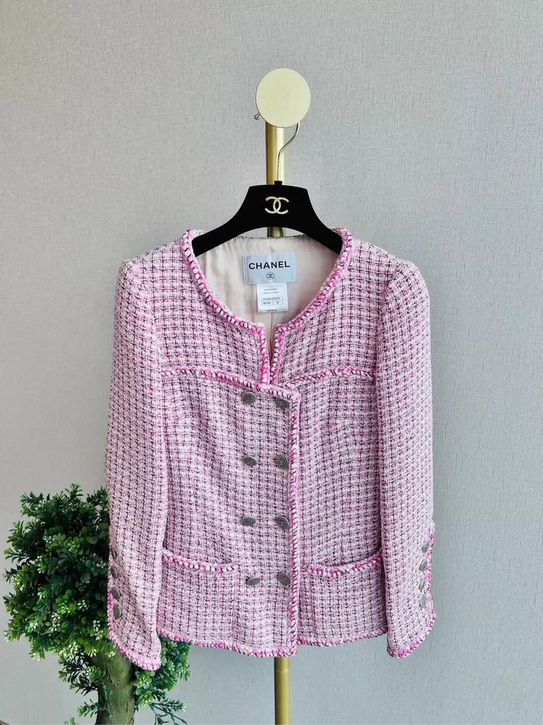 Chanel Pink tweed collar coat