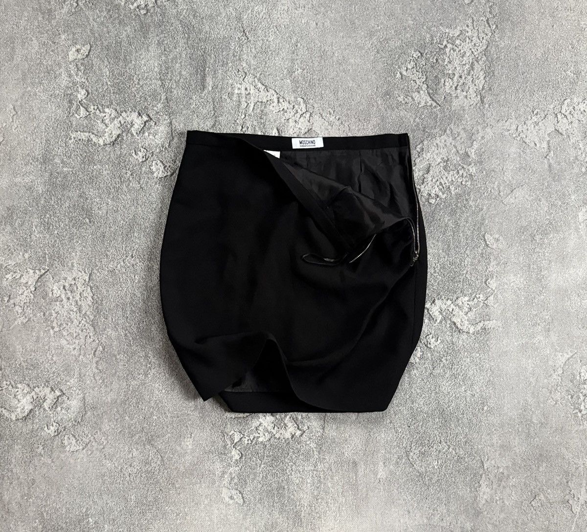 Moschino Moschino Cheap and chic USA6/I40/F36 mini skirt pencil Size 28" / US 6 / IT 42 - 1 Thumbnail