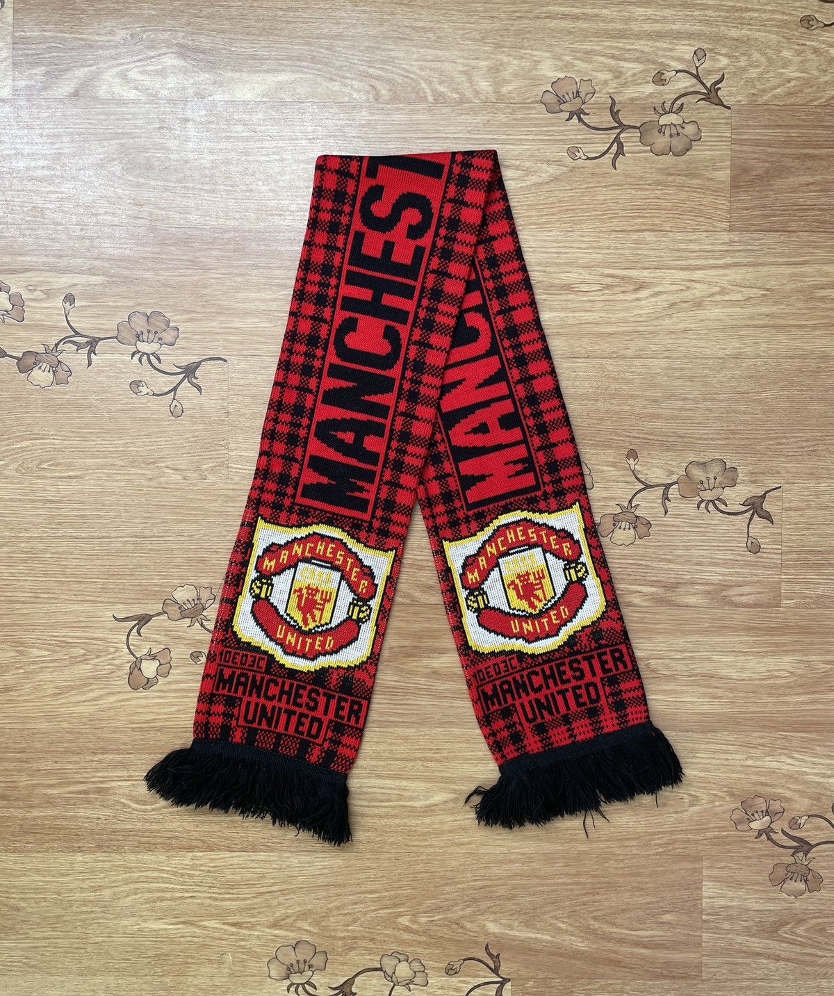 Vintage Vintage Manchester United Black Red Football soccer scarf Size ONE SIZE - 1 Thumbnail