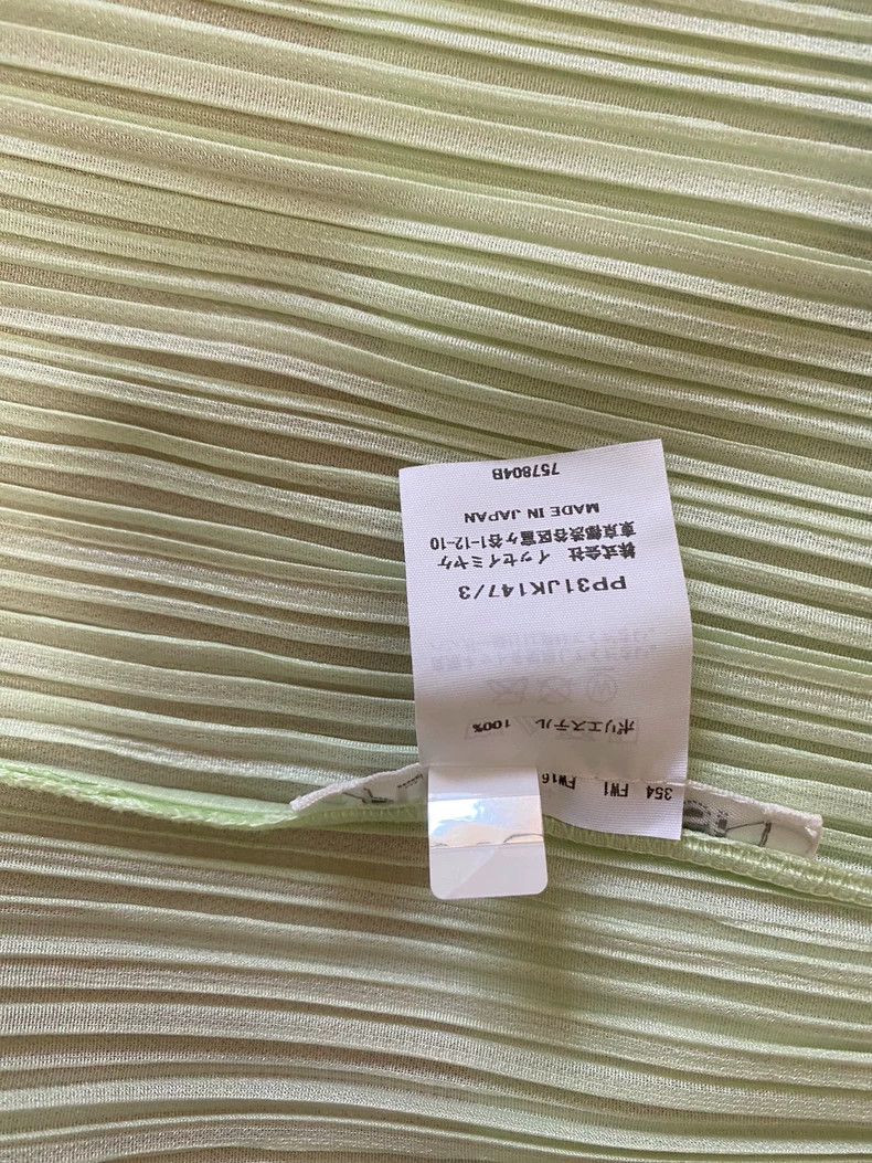 Issey Miyake Issey Miyake size:3 Light green pleated vest Size XS / US 0-2 / IT 36-38 - 2 Thumbnail