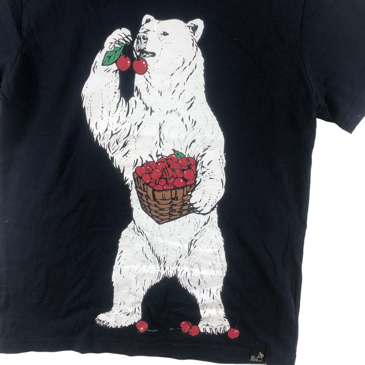 Vintage Vintage GO SLOW CARAVAN Apple Bear Outdoor Tee Shirt Top Size US S / EU 44-46 / 1 - 3 Thumbnail