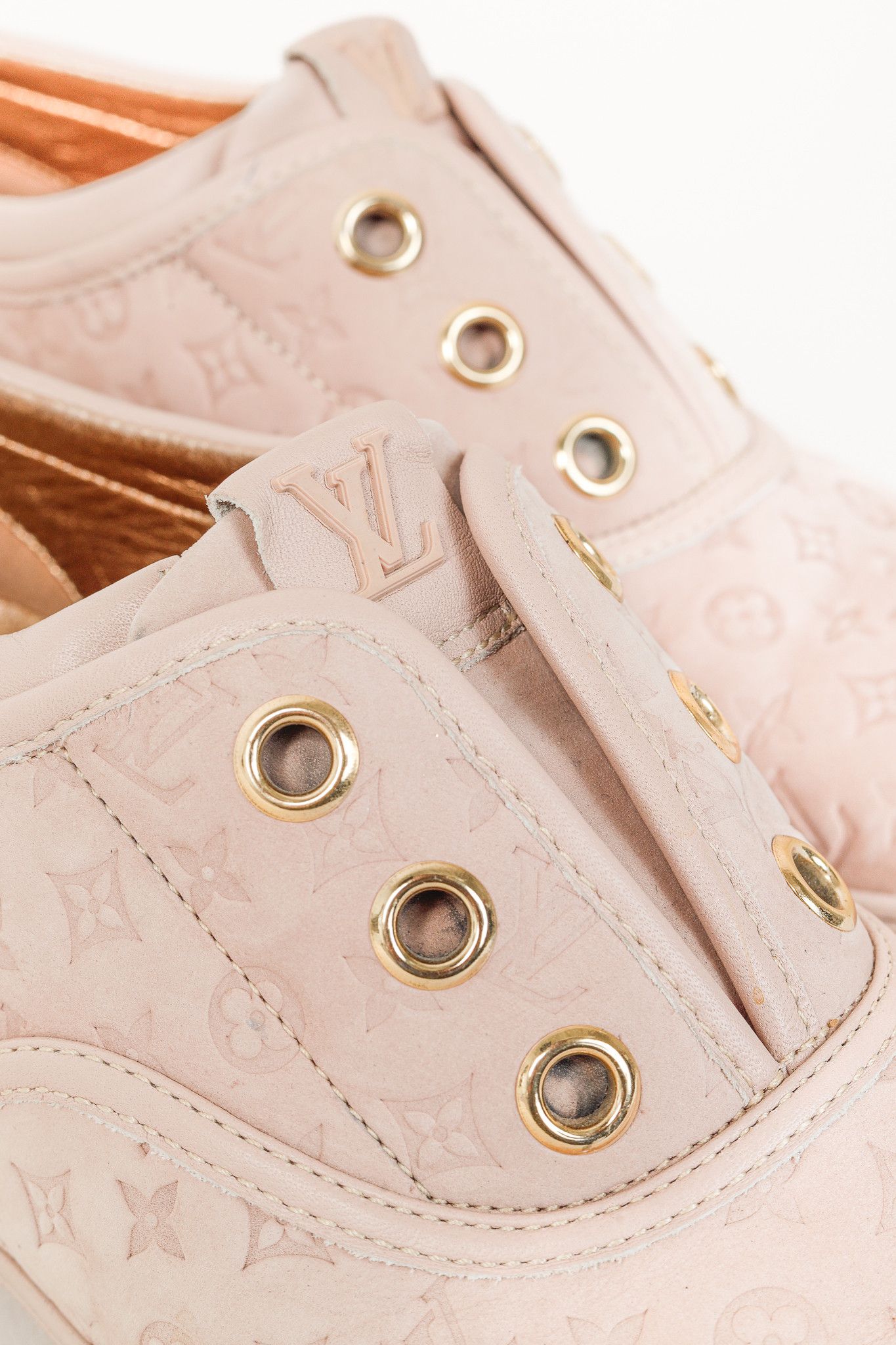 Louis Vuitton Louis Vuitton Popincourt Monogram Embossed Nubuck Sneakers Size US 5 / IT 35 - 7 Thumbnail