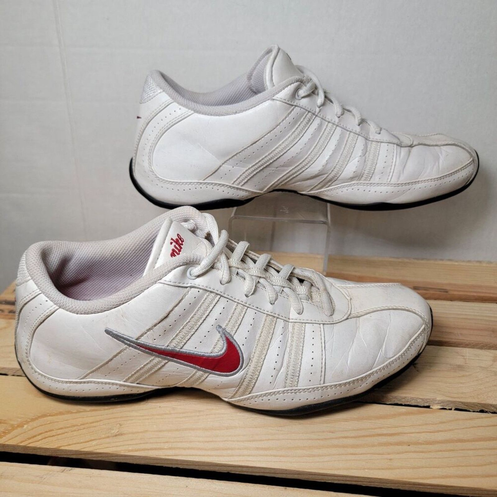Nike Nike Non-Marking Sideline Athletic Shoes Red Swoosh - Size 8 Size US 8 / IT 38 - 3 Thumbnail