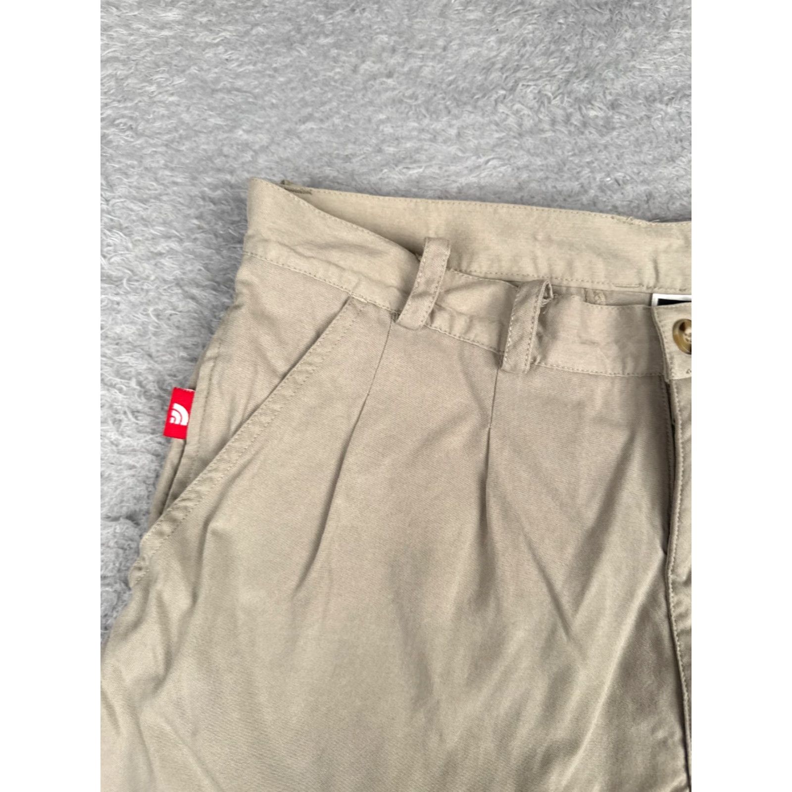 The North Face VINTAGE The North Face Shorts Men 34 Beige 100% Nylon Zip Pocket Pleated Hike 7" Size US 34 / EU 50 - 4 Thumbnail