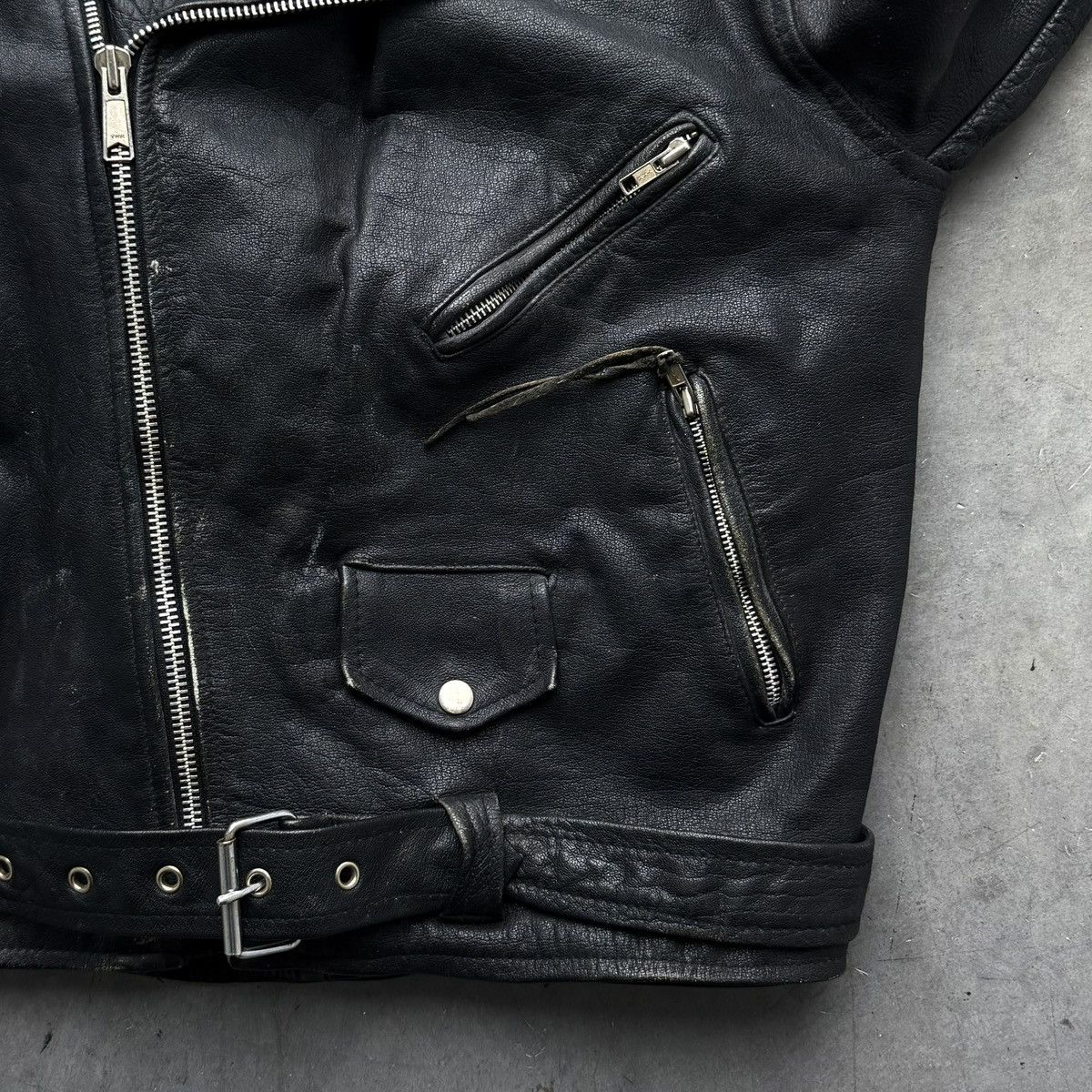 Vintage VINTAGE 80S BLACK LEATHER MOTORCYCLE JACKET MEDIUM CROPPED Size US M / EU 48-50 / 2 - 5 Thumbnail