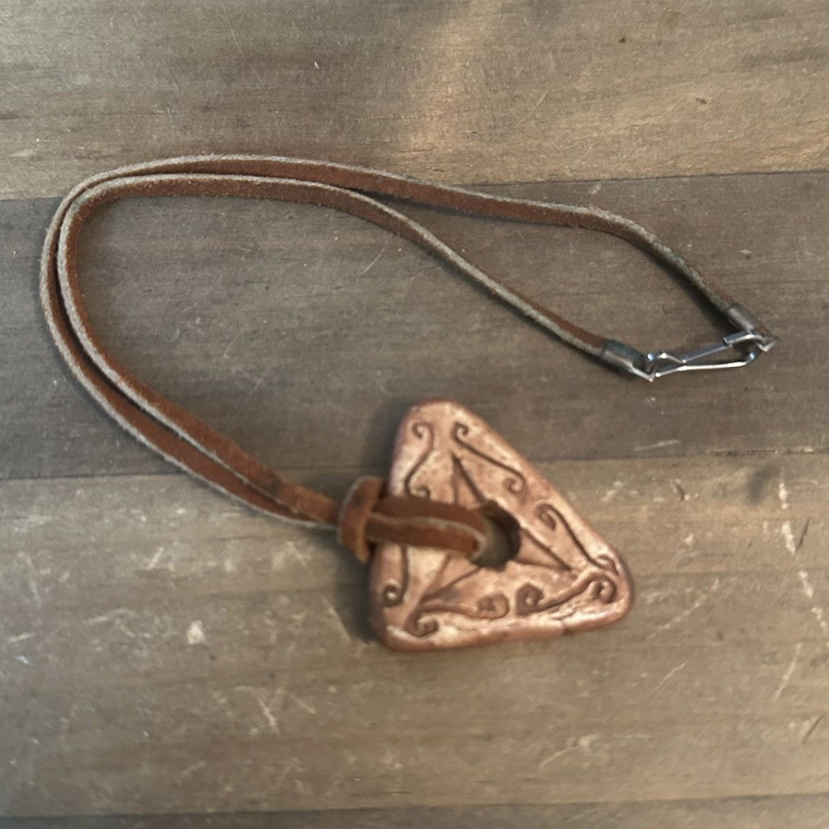 Vintage Vintage tribal carved arrowhead suede cord necklace Size ONE SIZE - 2 Thumbnail