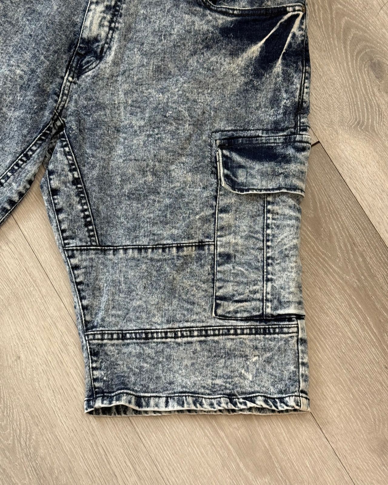 Rocawear Vintage Rocawear Acid Wash Denim Cargo Shorts - Size 41 Size US 41 - 5 Thumbnail