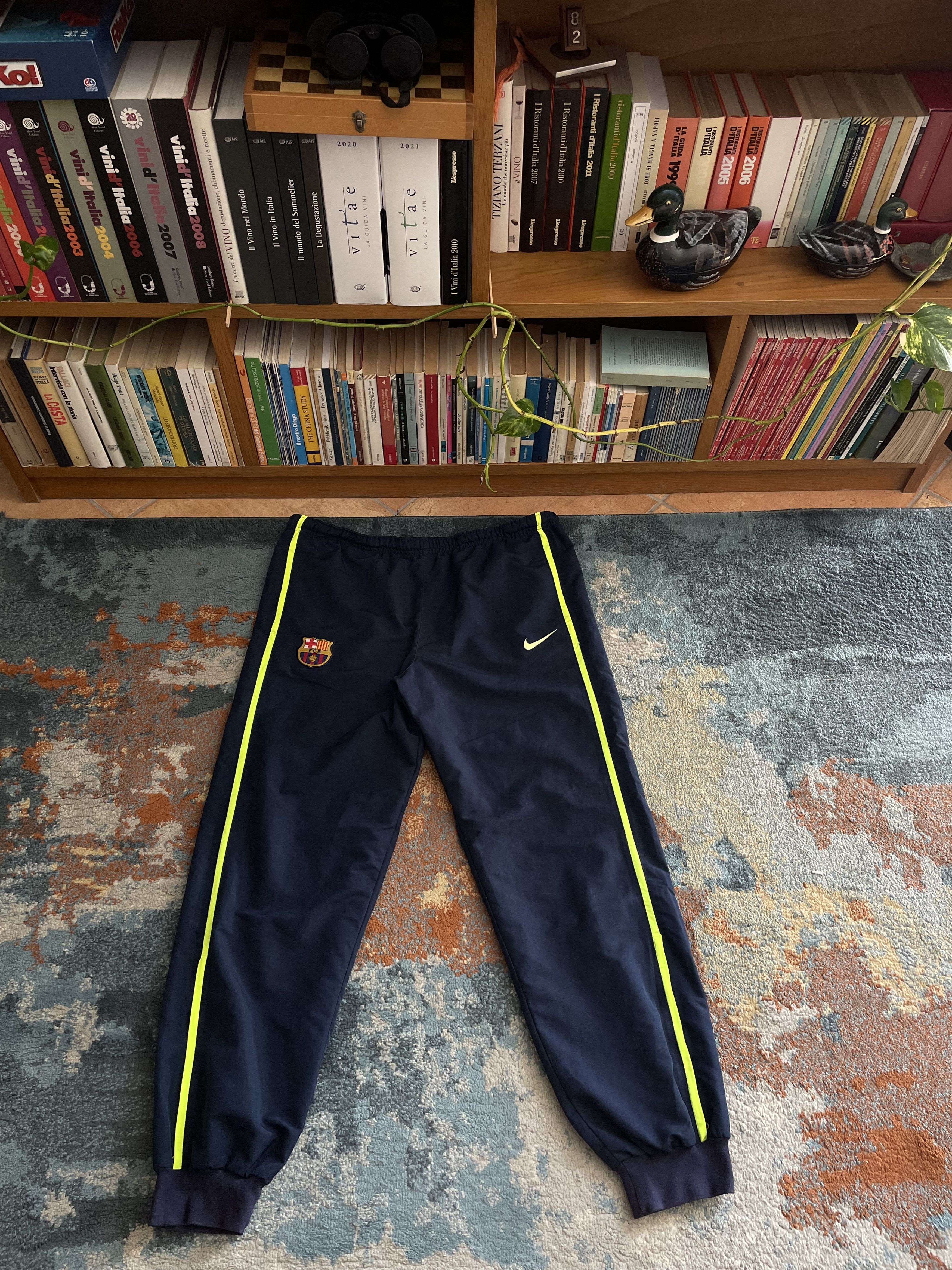 Nike Nike Barcelona Vintage Nylon 2010 Tracksuit Size US 34 / EU 50 - 8 Thumbnail