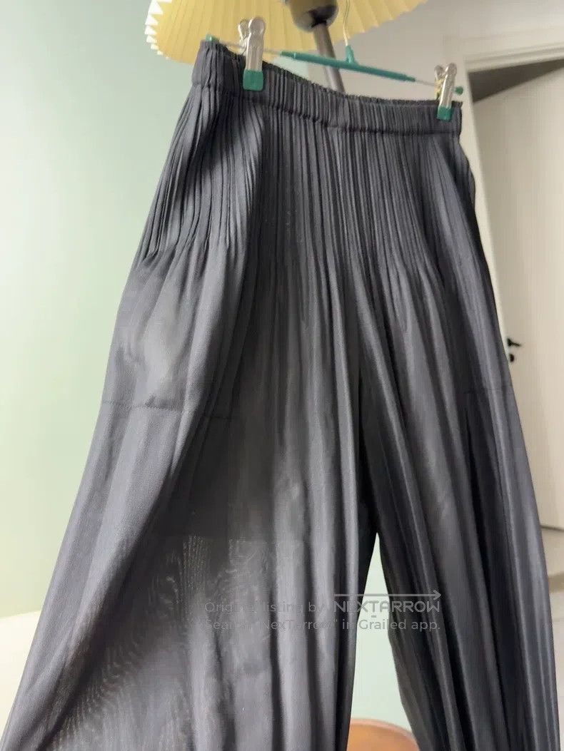 Issey Miyake Issey Miyake size:3 Black Pleated Puff Trousers Size 22" - 2 Thumbnail