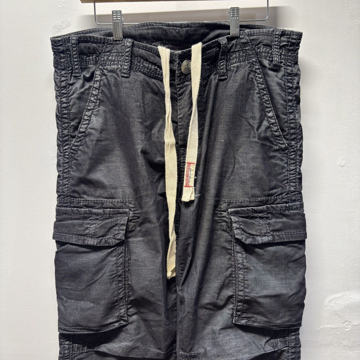 True Religion True Religion Black Cargo Pants Size US 33 - 3 Thumbnail