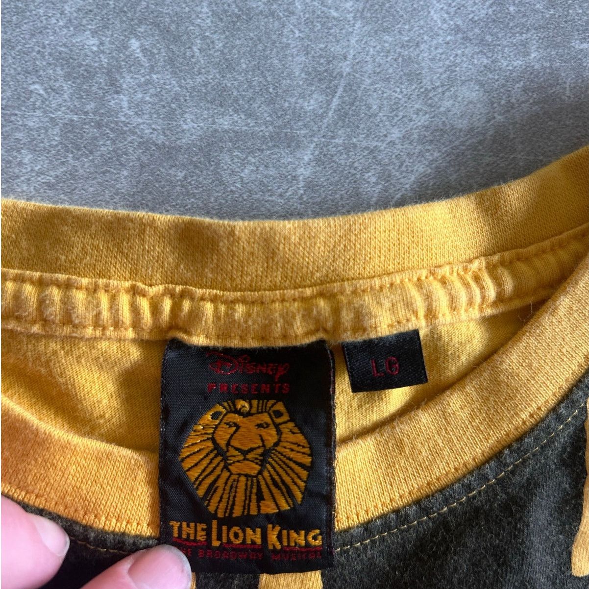 Other 2000s Vintage Lion King Lion Face Yellow T Shirt Size L Size US L / EU 52-54 / 3 - 4 Thumbnail