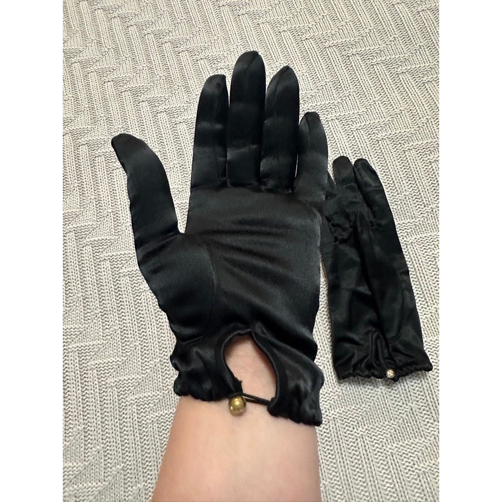 Vintage Vintage black satin wrist length gloves size 7 Size ONE SIZE - 6 Thumbnail
