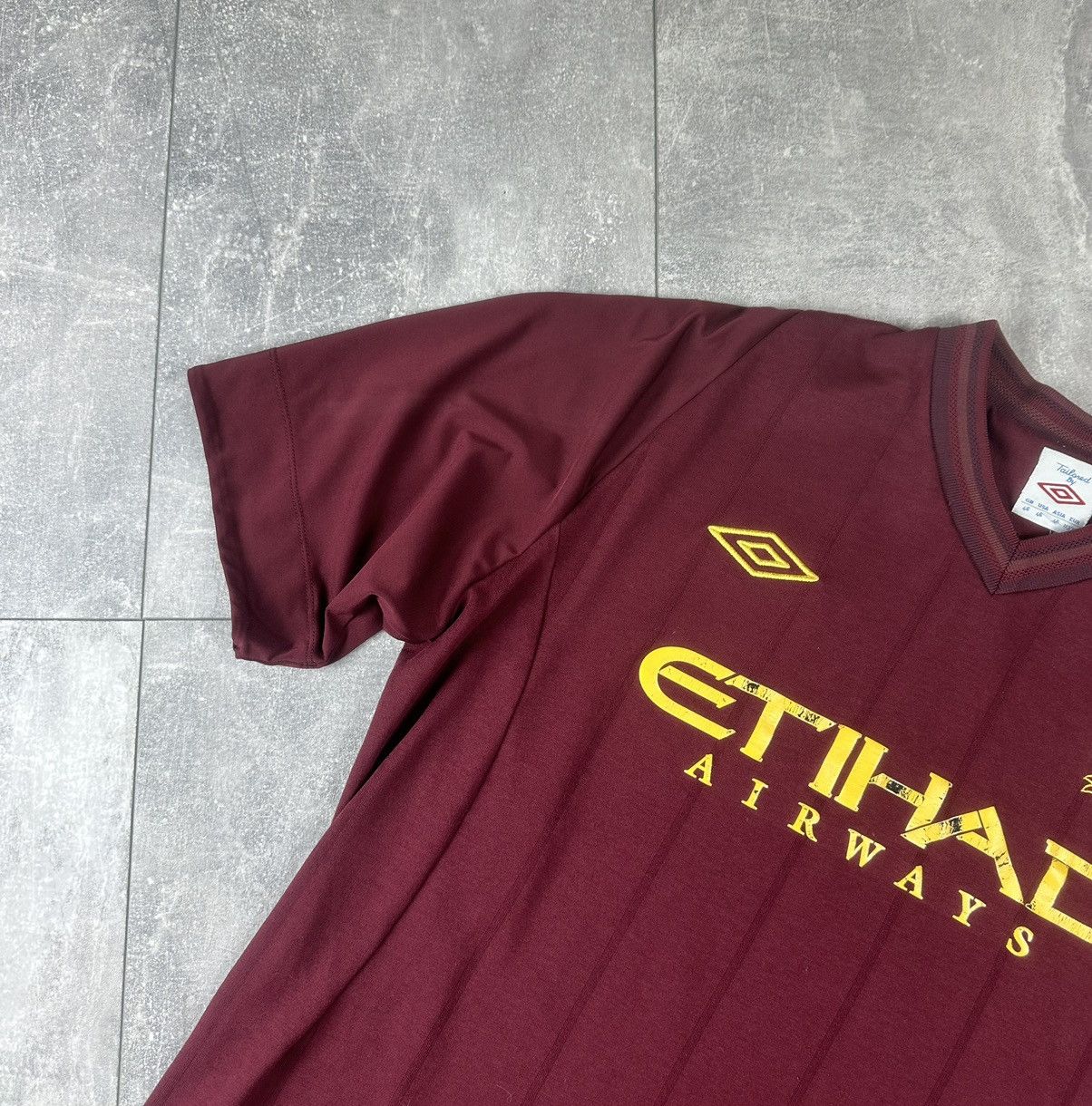 Umbro Umbro Manchester City Away 2012/13 Soccer Burgundy Jersey Size US L / EU 52-54 / 3 - 7 Thumbnail
