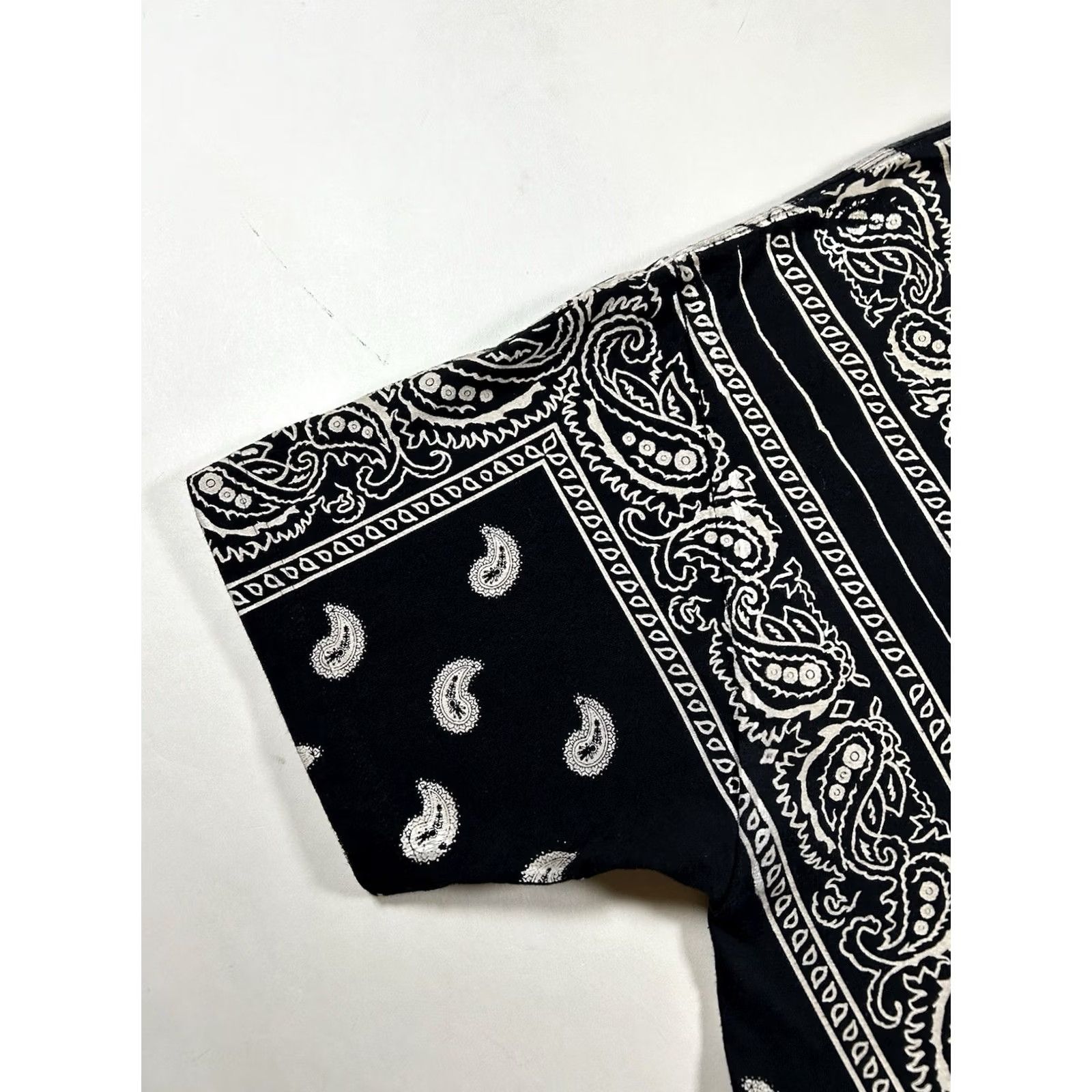 Vintage VINTAGE Hybrid T Shirt Mens XL Black Paisley Bandana Skater Grunge 00s Size US XL / EU 56 / 4 - 4 Thumbnail
