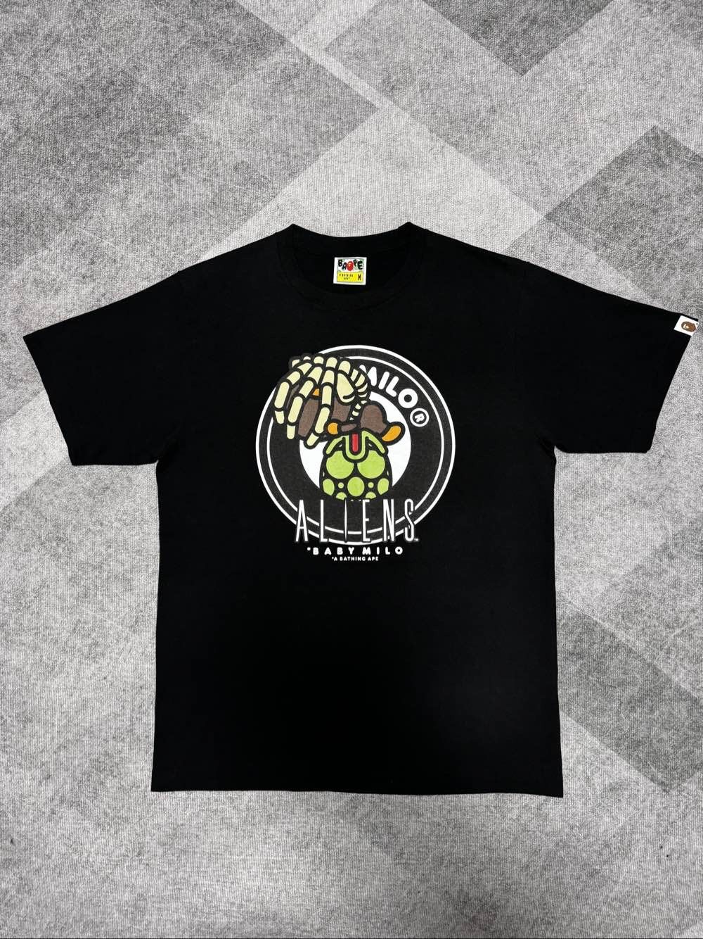Bape A Bathing Ape Baby Milo Aliens T-Shirt Size M Size US M / EU 48-50 / 2 - 1 Thumbnail