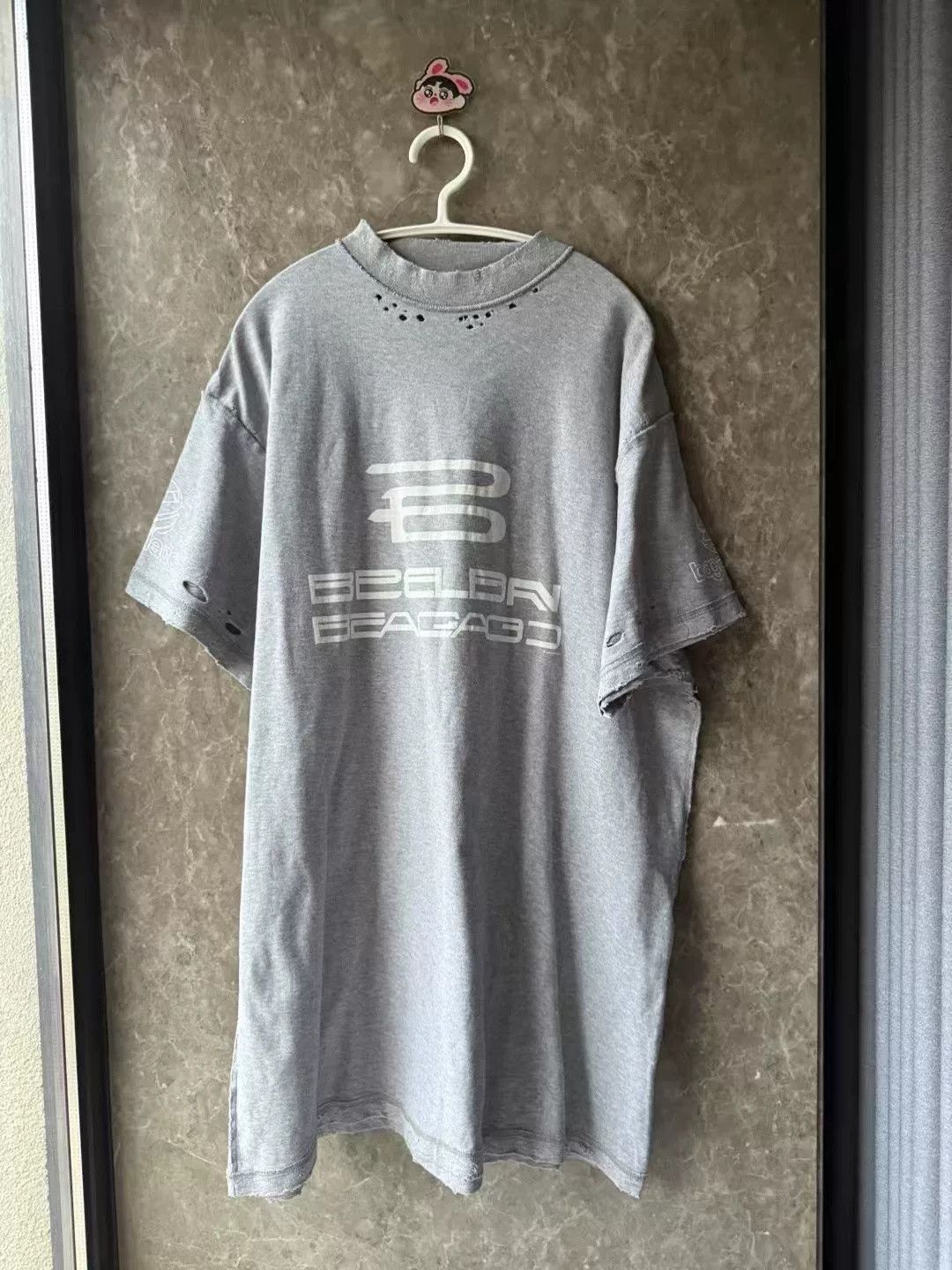 Balenciaga Balenciaga AI Distressed Short-Sleeve Size US S / EU 44-46 / 1 - 1 Thumbnail
