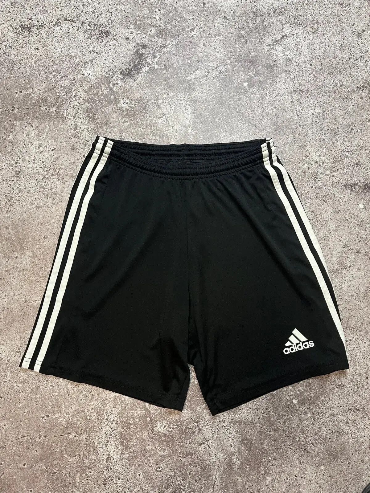 Adidas Adidas Vintage Shorts Size US 26 / EU 42 - 1 Thumbnail