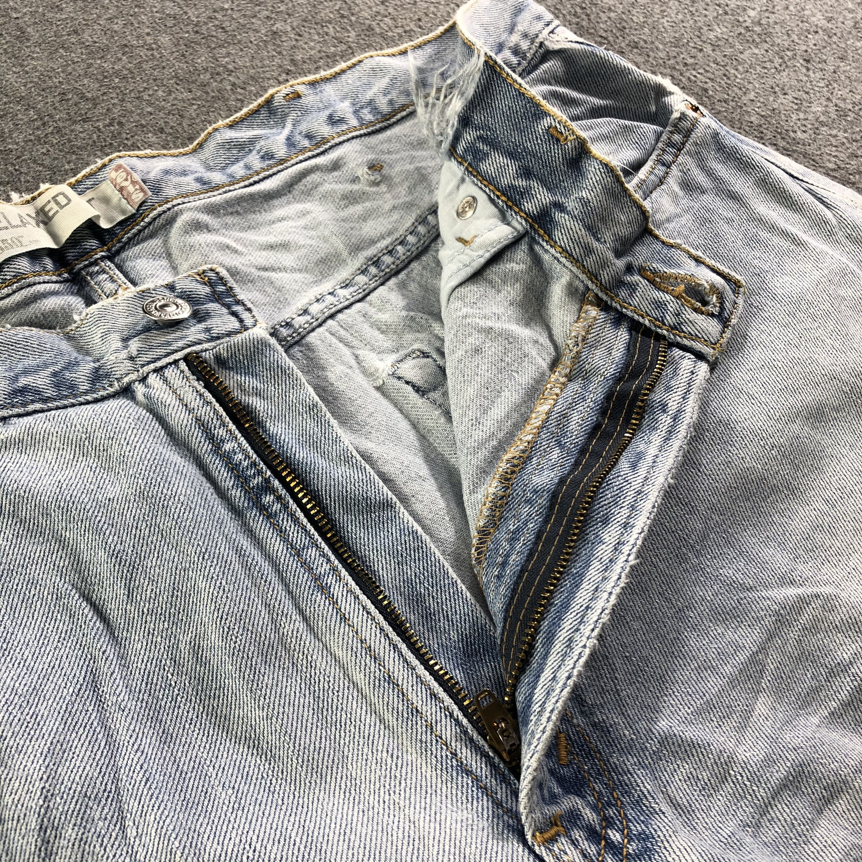 Levi's Vintage Light Wash Levis 550 Jeans-J3217 Size US 39 - 8 Thumbnail