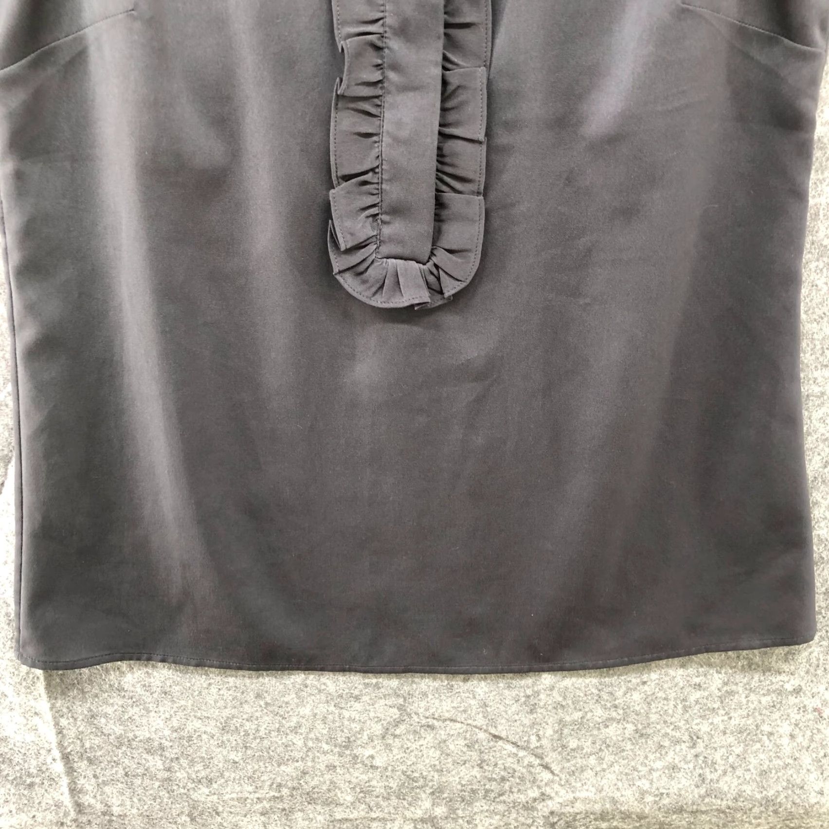 J.Crew J. Crew Sleeveless Blouse Womens 0 Black Satin Ruffle Front Button High Neck Formal Workwear Vintage No (if vintage) Size XS / US 0-2 / IT 36-38 - 4 Thumbnail
