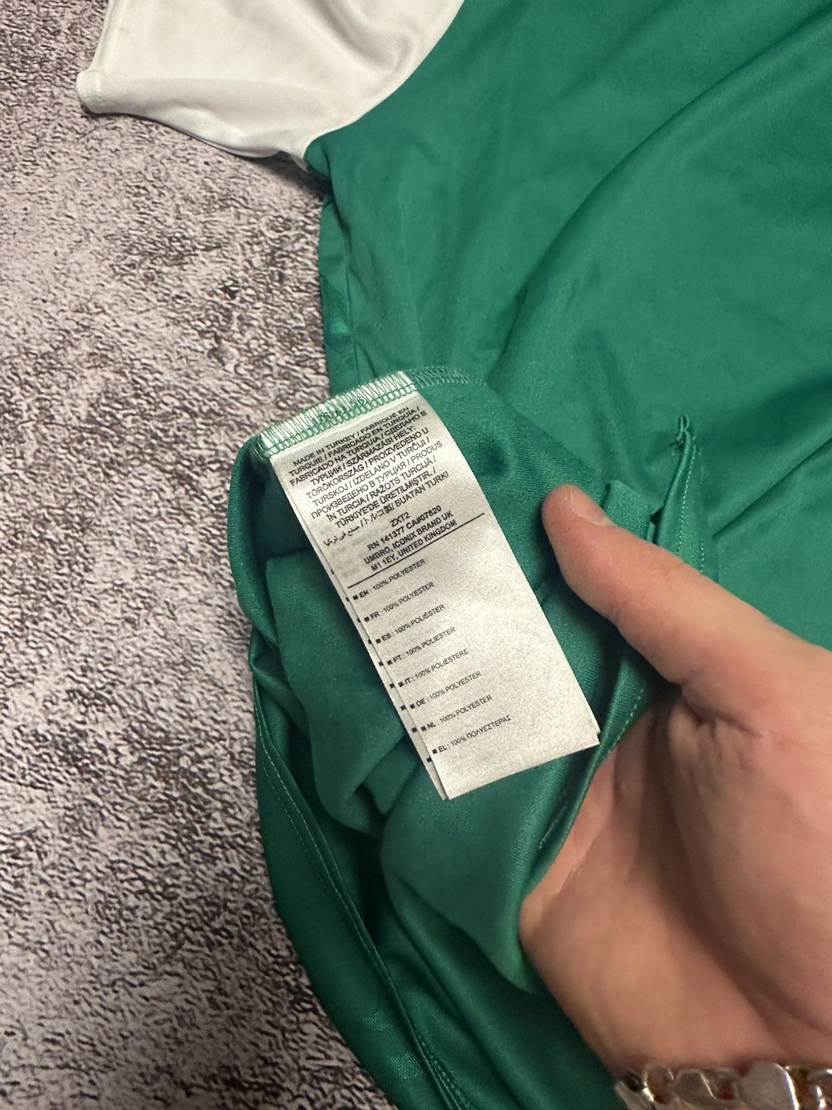 Umbro MENS UMBRO WERDER 2021 SOCCER FOOTBALL SHIRT JERSEY SIZE M Size US M / EU 48-50 / 2 - 5 Thumbnail