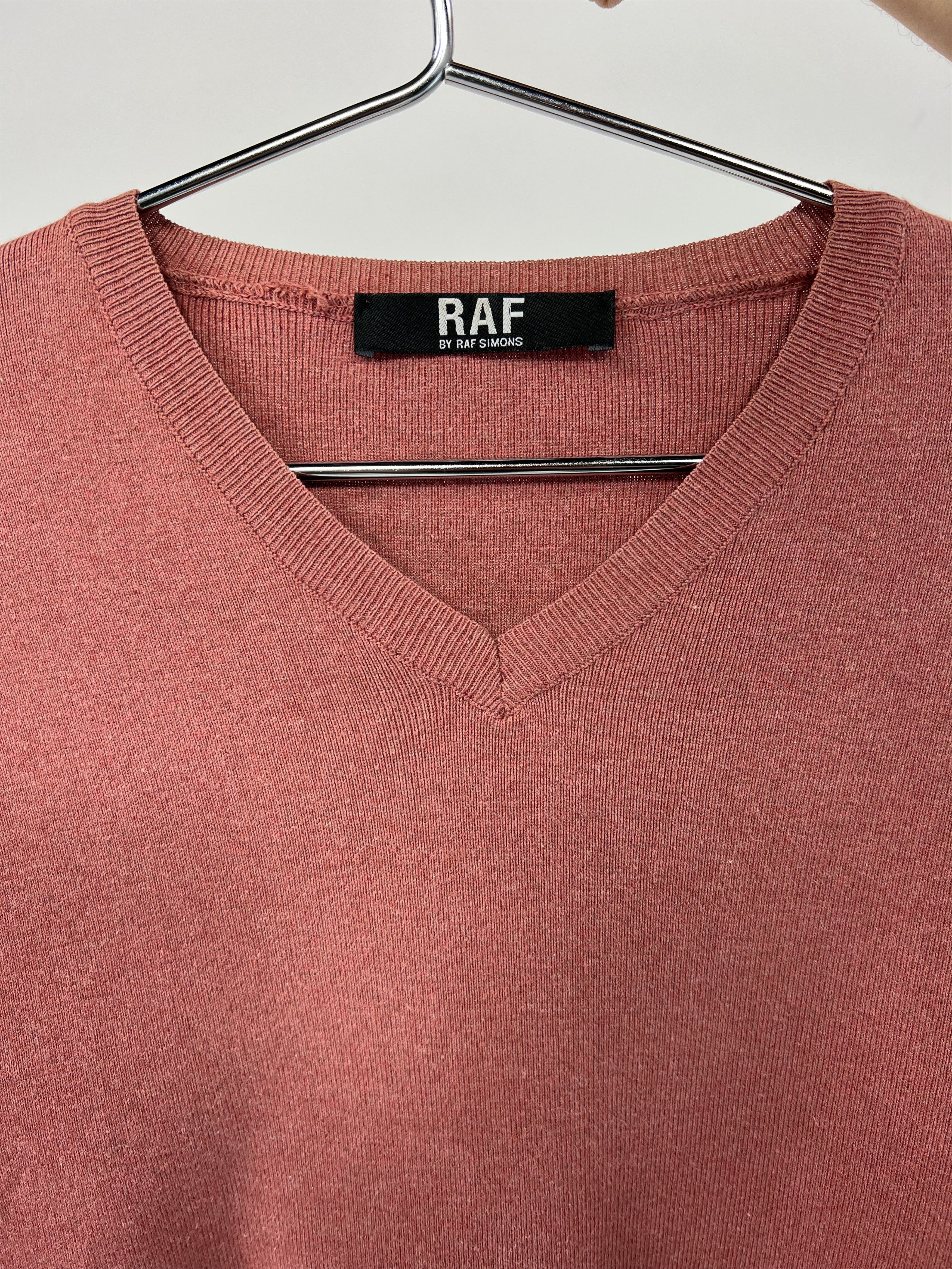 Raf by Raf Simons RAF BY RAF SIMONS Salmon V-Neck Sweater Size US S / EU 44-46 / 1 - 5 Thumbnail