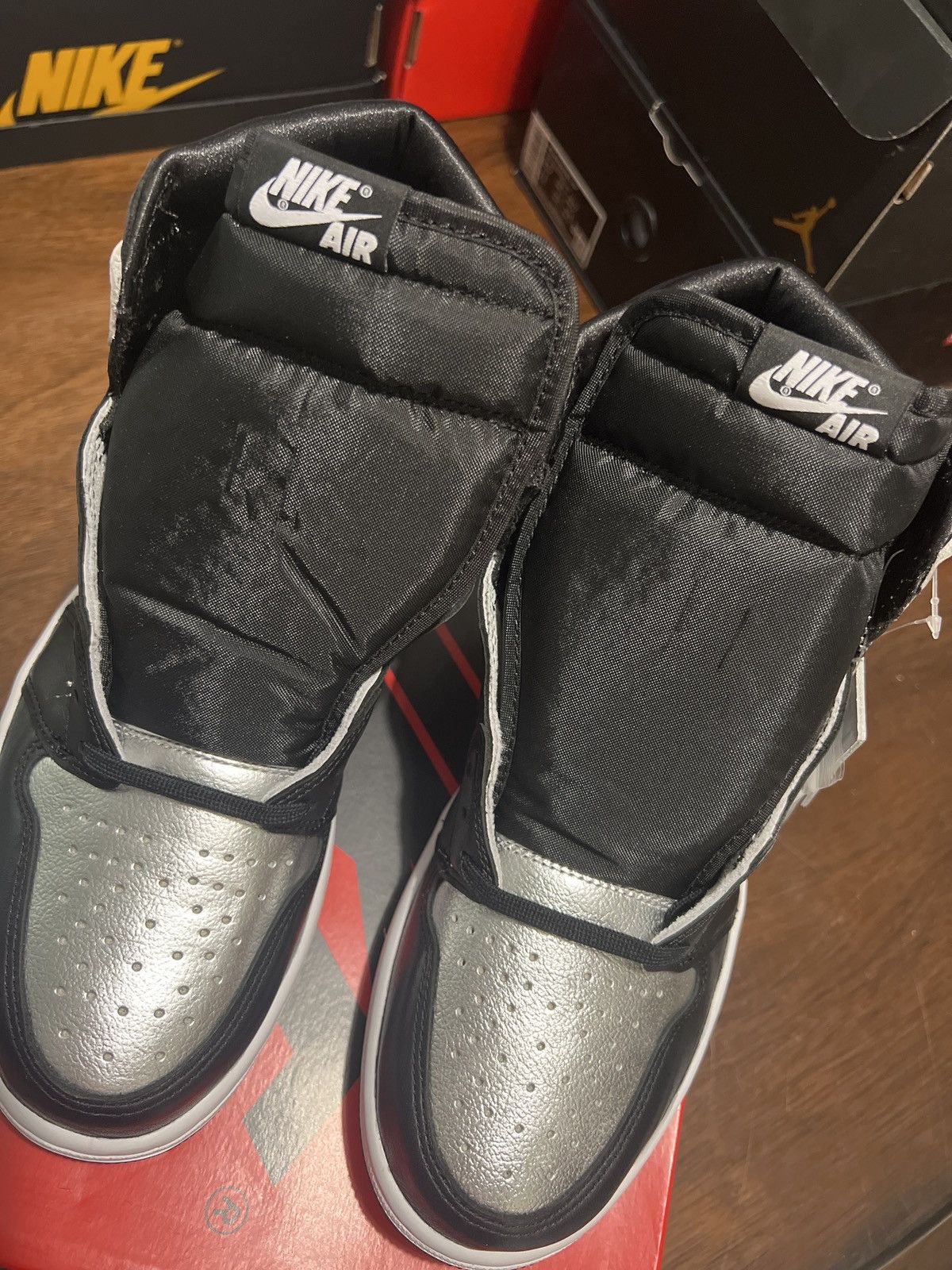 Jordan Brand Wmns Air Jordan 1 Retro High OG 'Silver Toe' Size US 10.5 / IT 40.5 - 16 Thumbnail