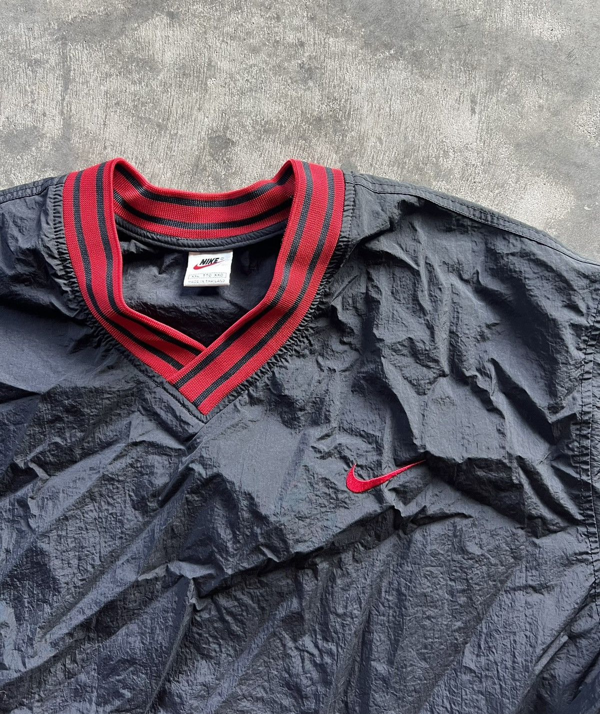 Nike Vintage 90’s Nike Crewneck Windbreaker Black/Red Size US XXL / EU 58 / 5 - 2 Thumbnail