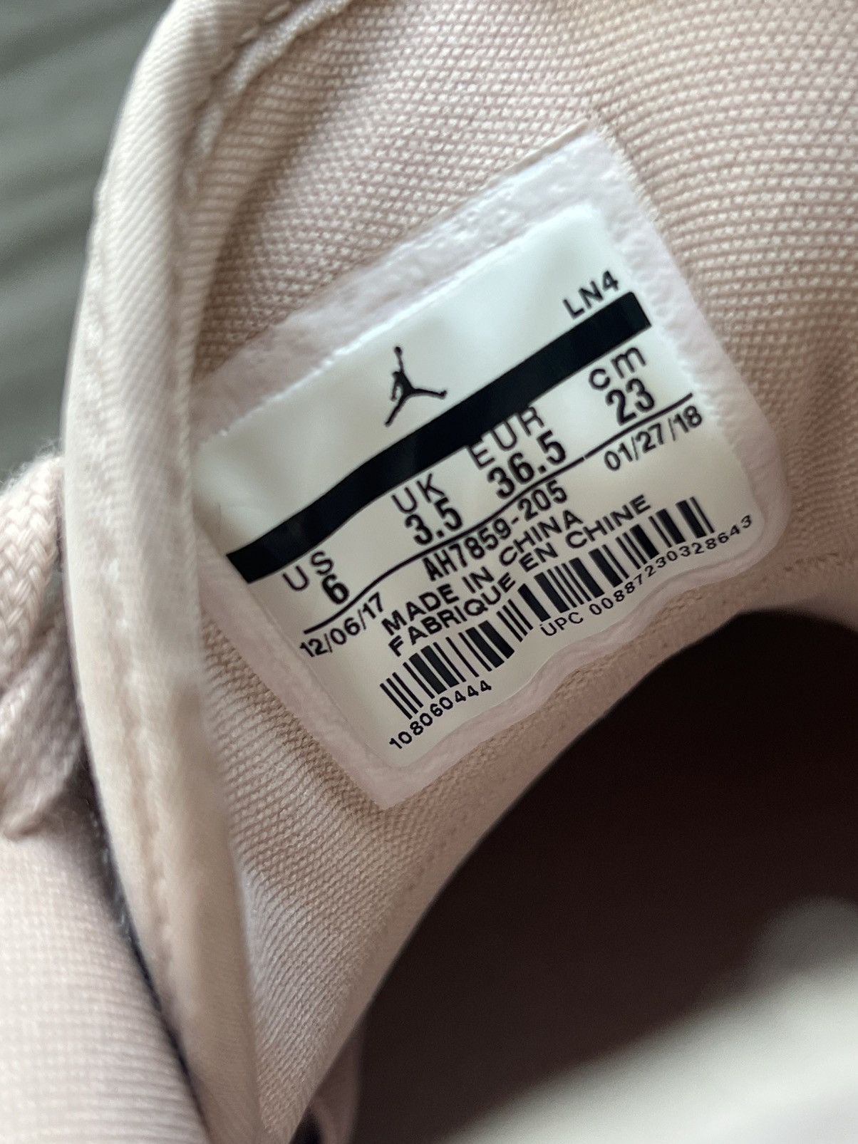 Jordan Brand Size 6 Women’s- Air Jordan 3 SE Particle Beige Size US 6 / IT 36 - 8 Thumbnail