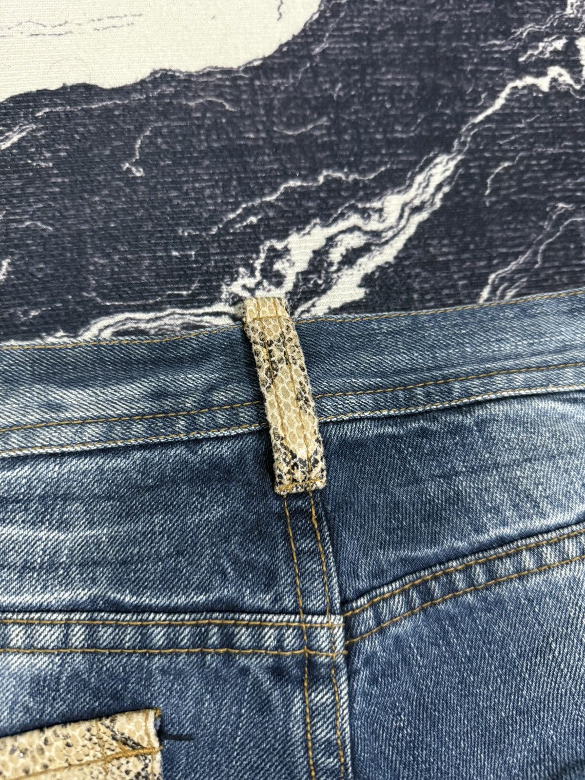 semanticdesign Semantic design snake skin jeans Size US 32 / EU 48 - 6 Thumbnail