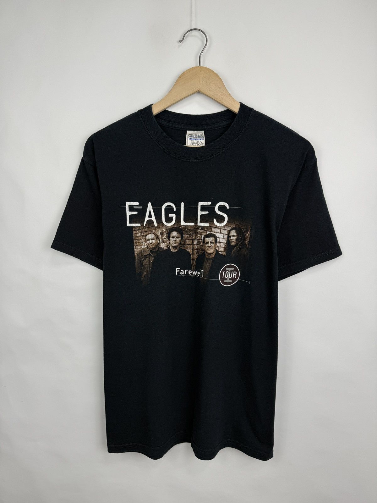 Gildan 🇺🇸 Vintage 2006 Eagles Farewell Tour T-Shirt Country Rock Size US M / EU 48-50 / 2 - 3 Thumbnail