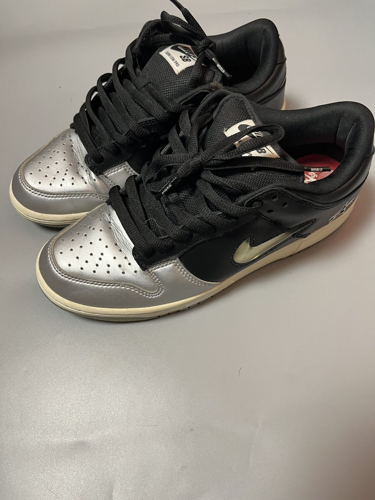 Nike × Supreme Supreme x Nike Sb dunk low pro “jewel swoosh silver” 2019 Size US 7 / EU 40 - 2 Thumbnail