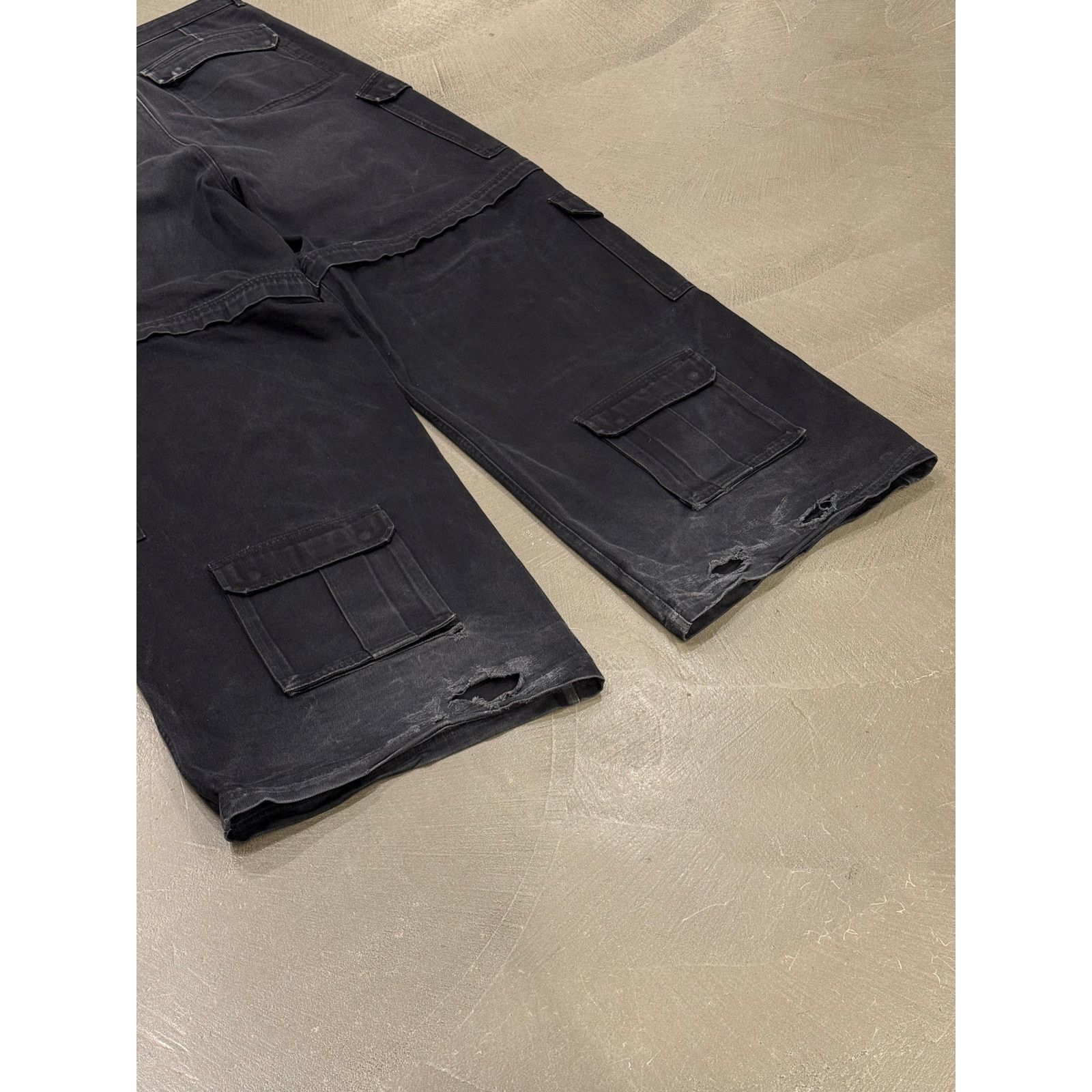Vetements Vetements multi-pocket transformable baggy cargo pants Size US 33 - 5 Thumbnail