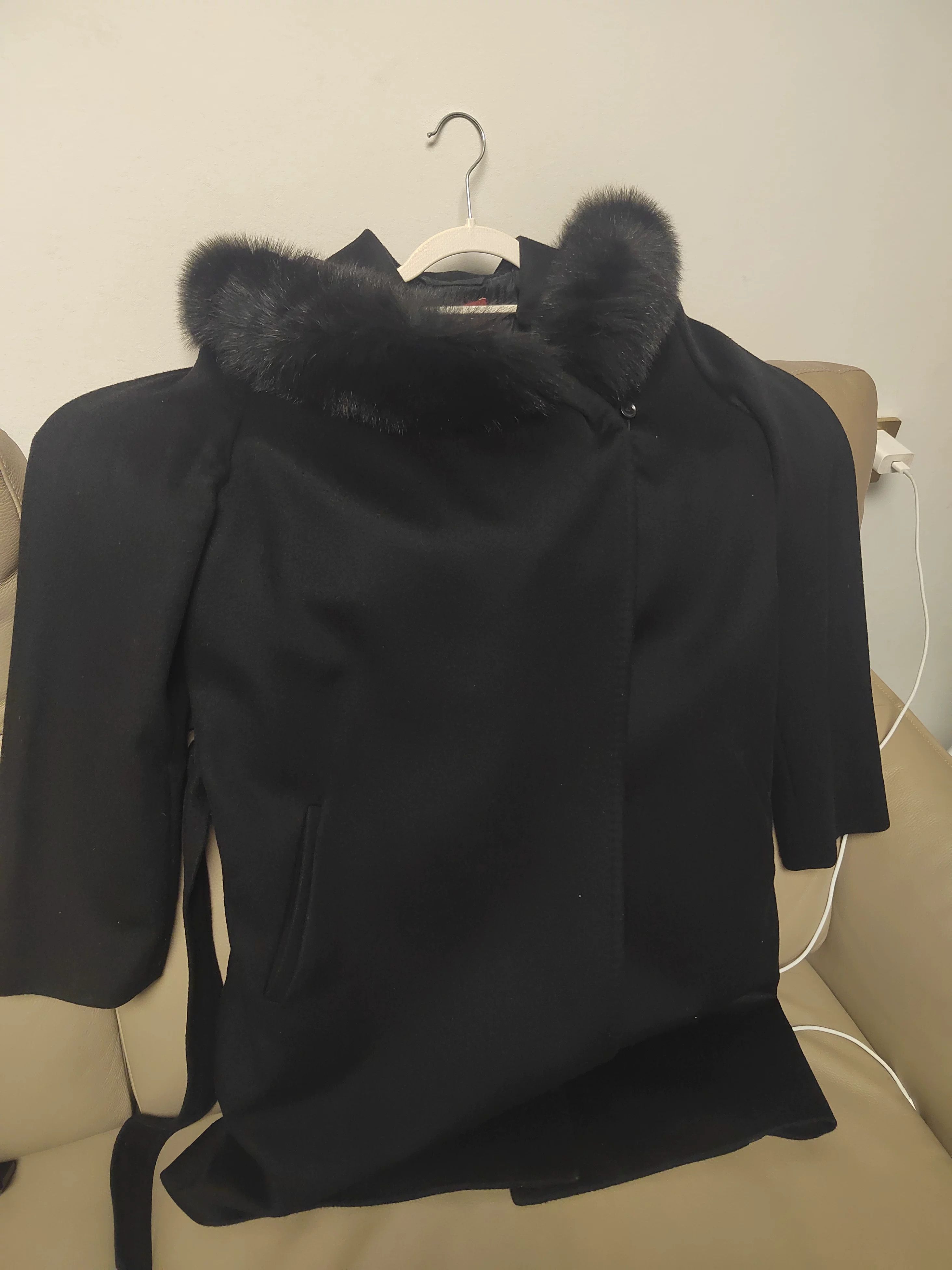 Max Mara black maxmara coat with fur detail Size US M / EU 48-50 / 2 - 1 Thumbnail