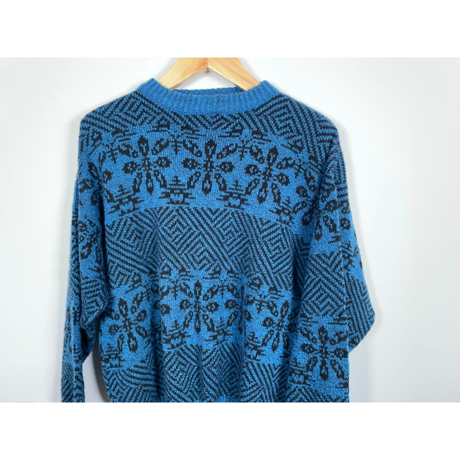 Vintage VINTAGE 90s Geometric Pattern Sweater Men's Large Blue Crewneck Italy Made Wool Blend Size US L / EU 52-54 / 3 - 4 Thumbnail