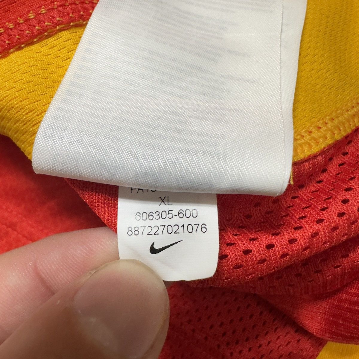 Nike Spain basketball jersey Size US XL / EU 56 / 4 - 5 Thumbnail