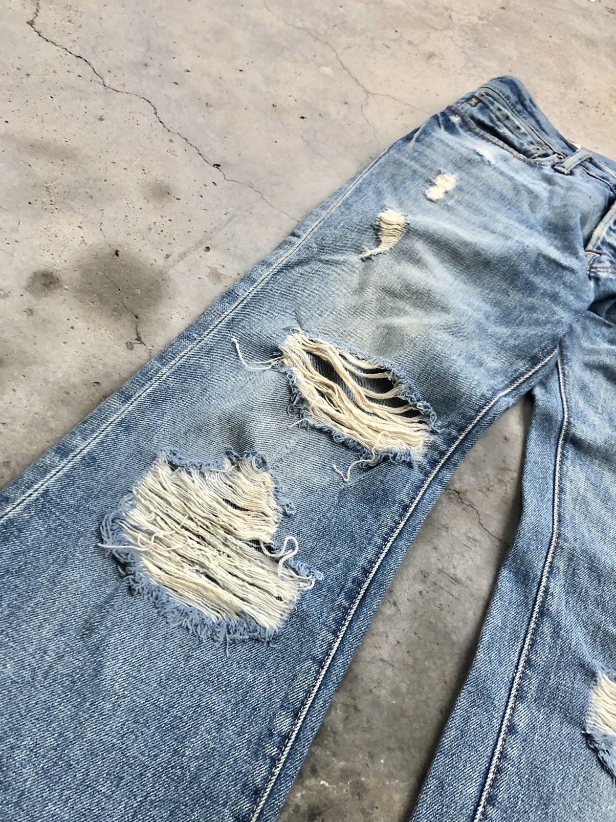 Abercrombie & Fitch BOOTCUT FLARED A&F DISTRESSED DENIM Size US 31 - 6 Thumbnail